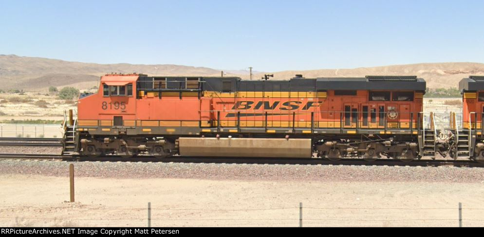 BNSF 8195